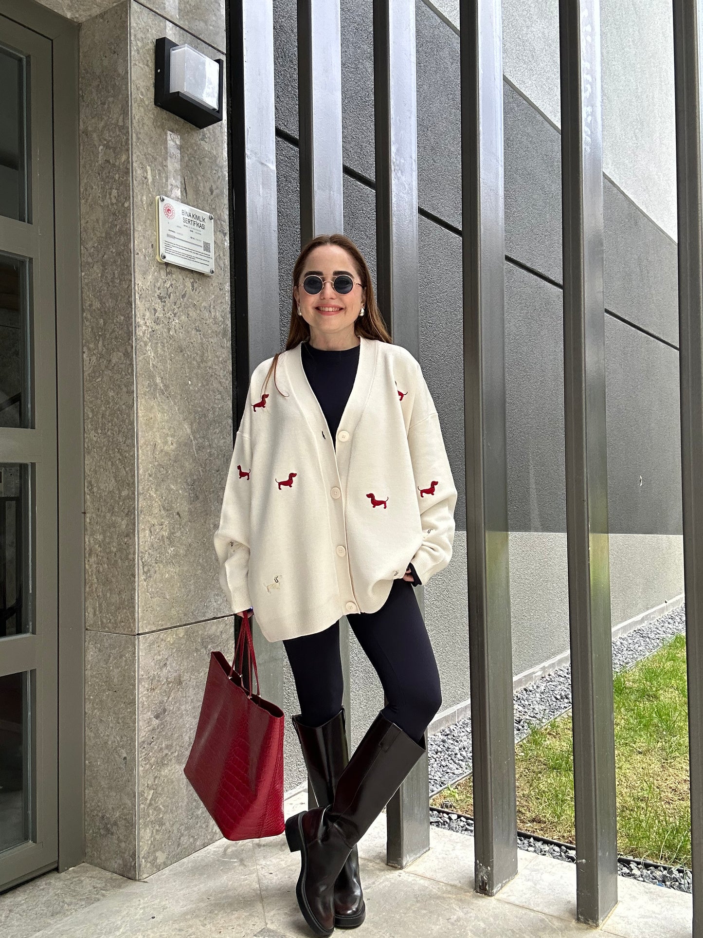 Köpek nakışlı hırka