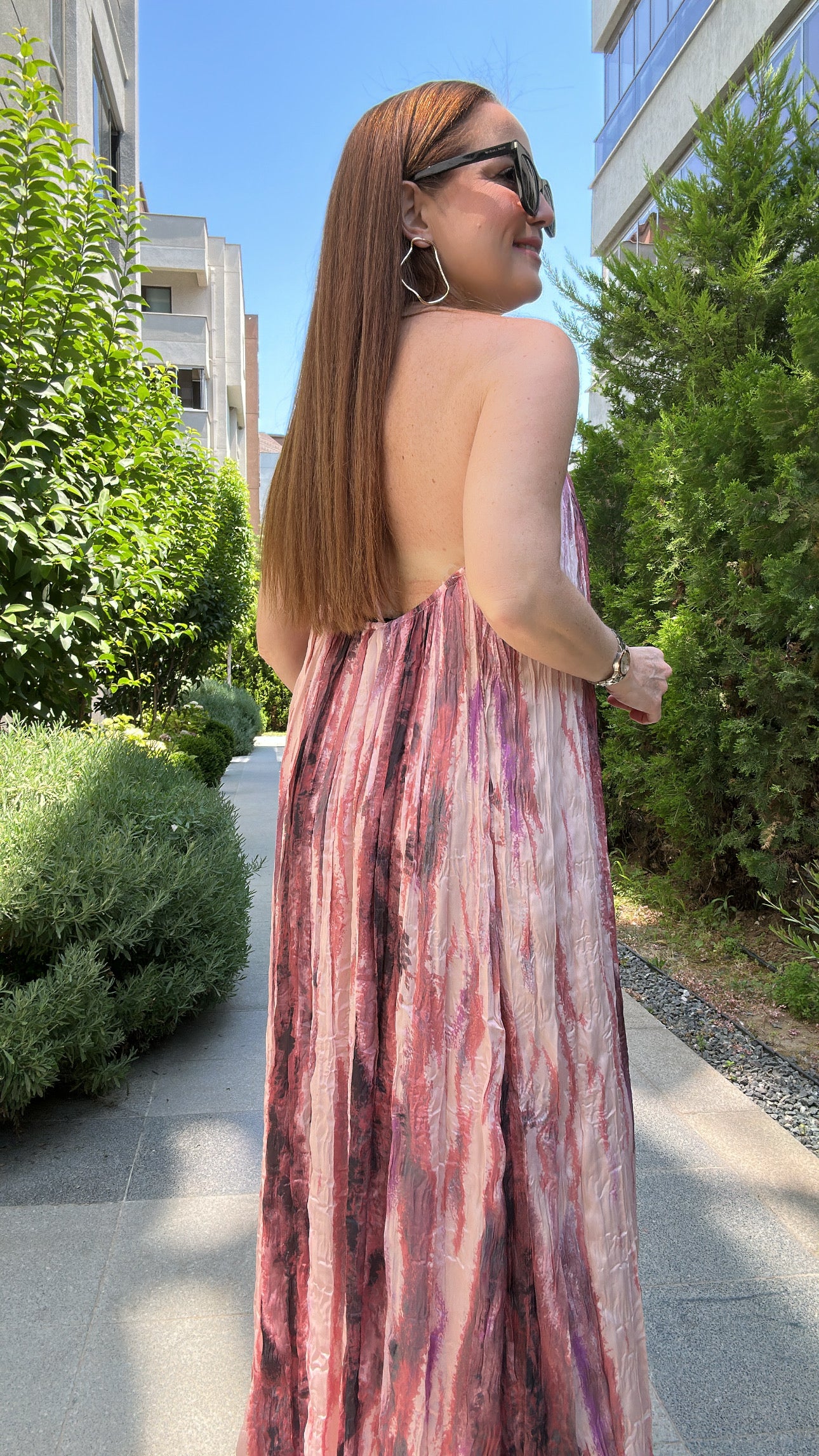 Dekolteli batik elbise