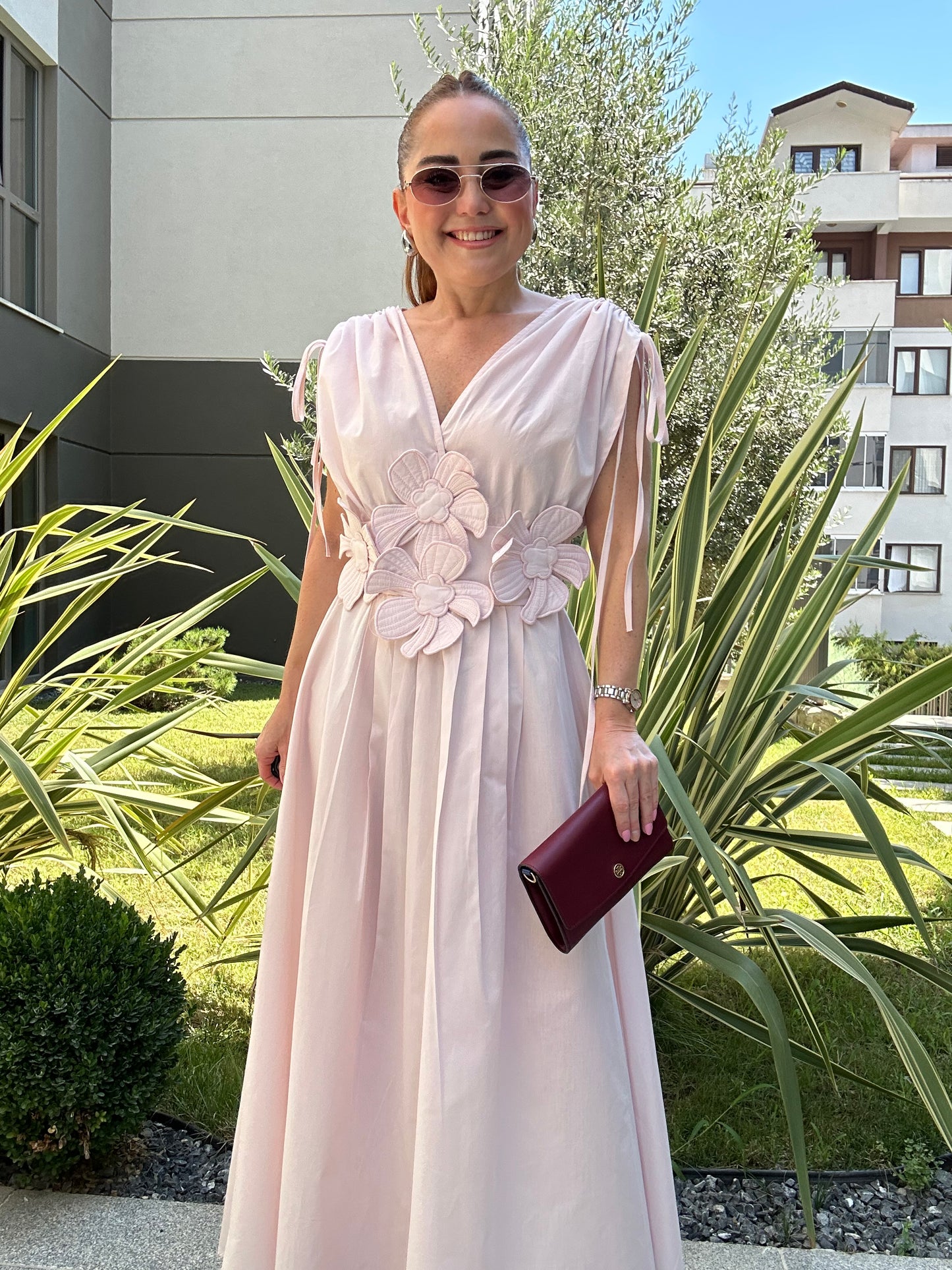 Çiçek detaylı uzun elbise