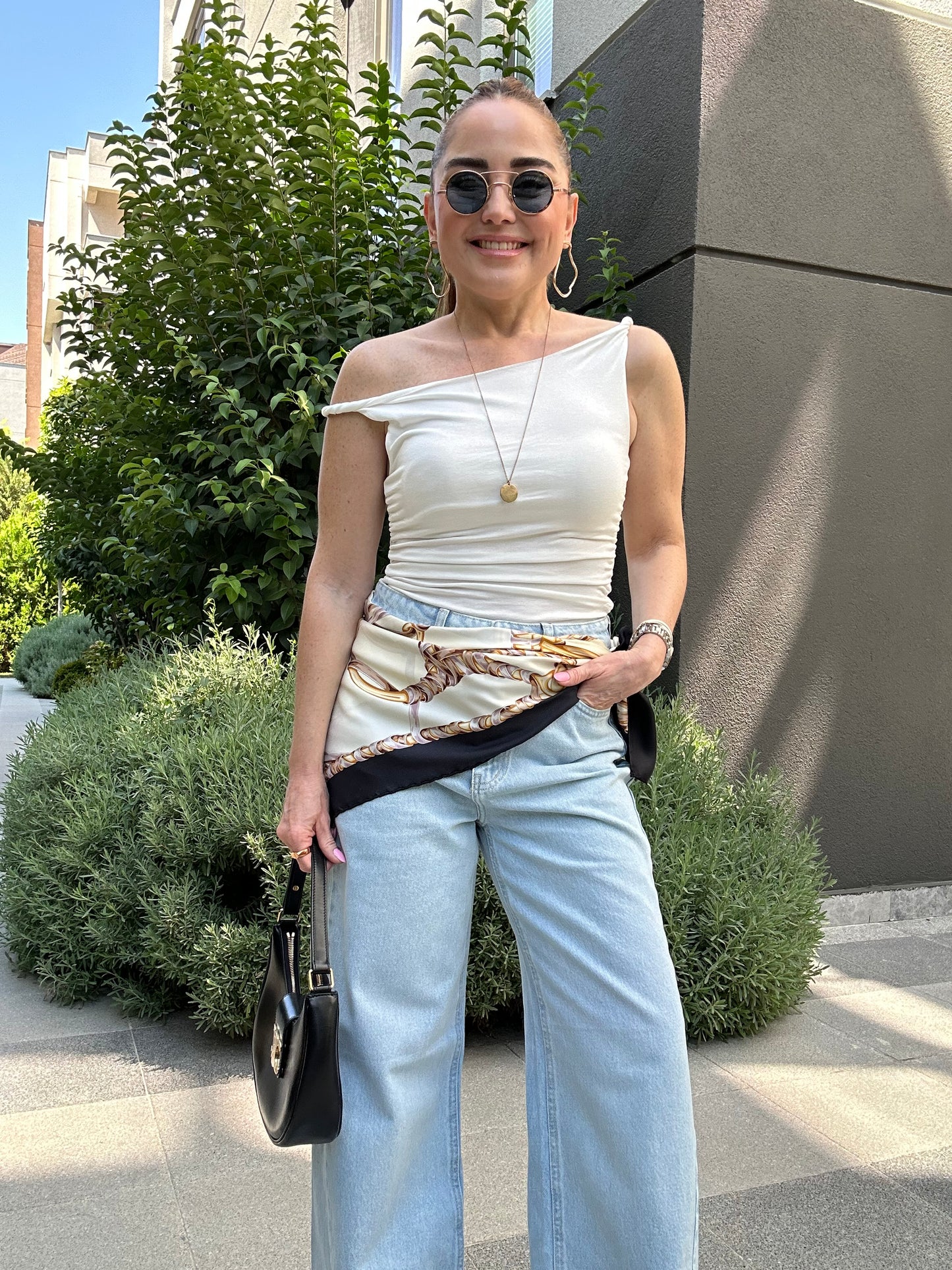 Düğümlü düşük omuz body
