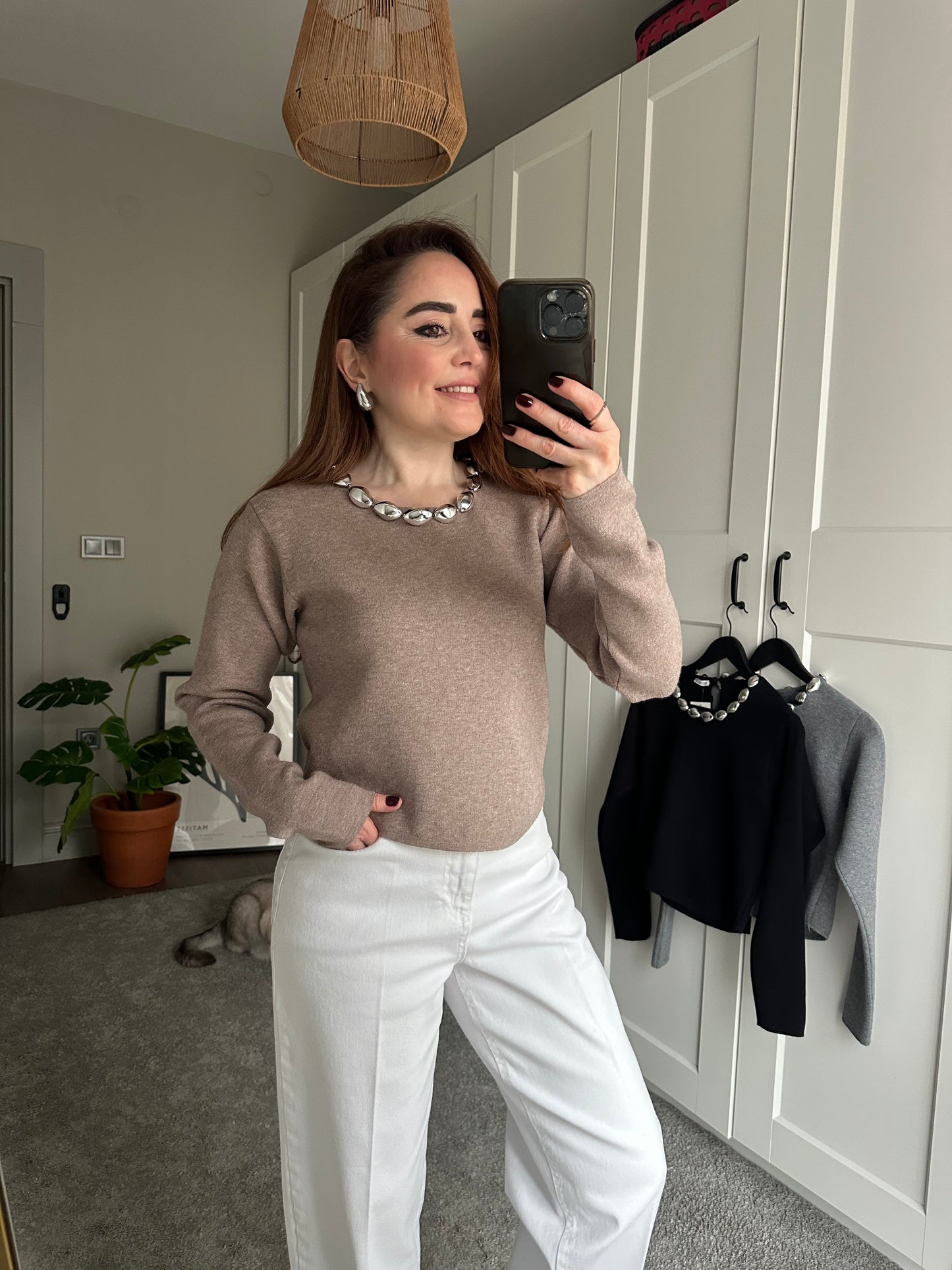 Kolye detaylı triko ( Asimetrik etek ucu )