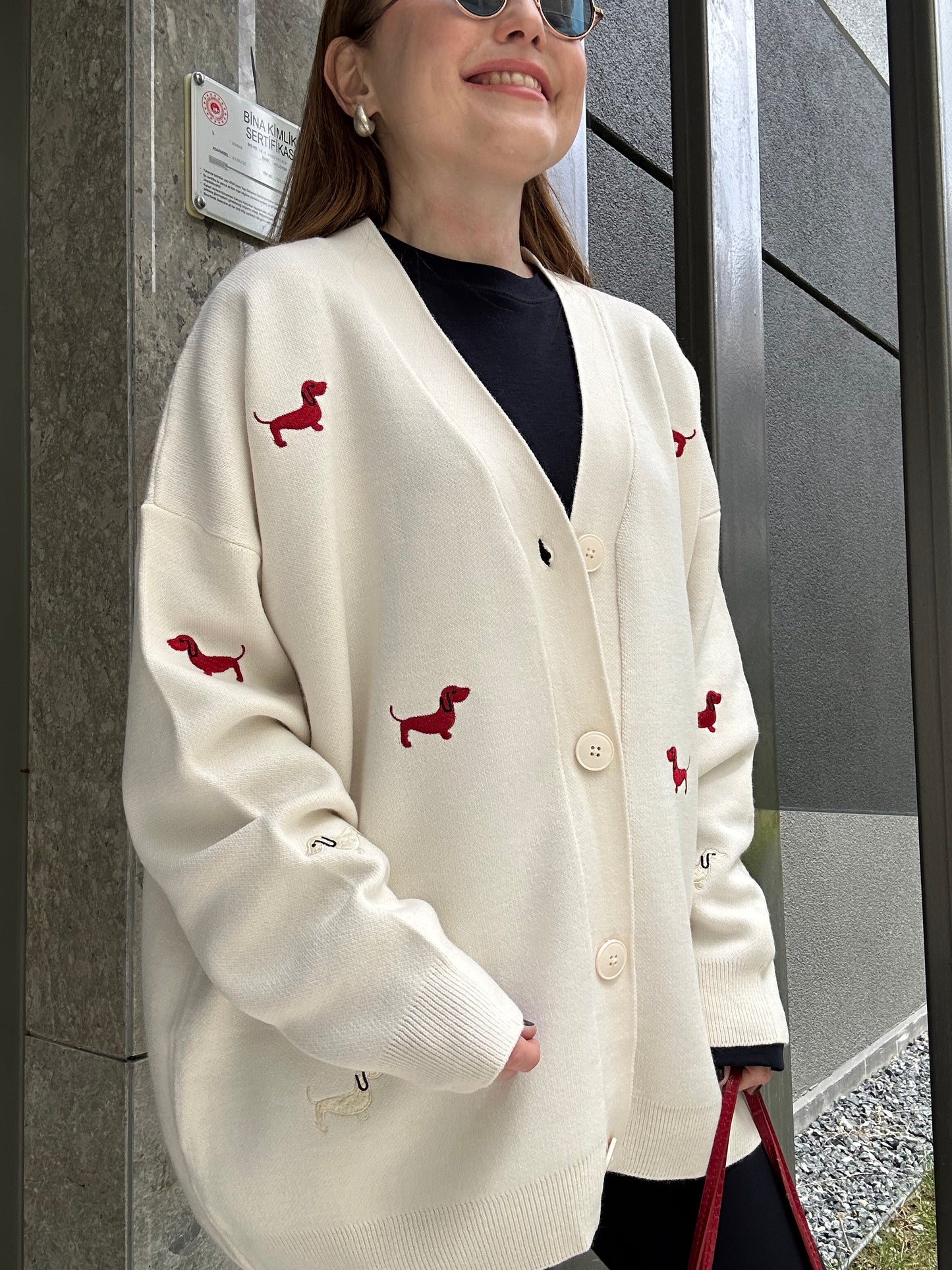 Köpek nakışlı hırka