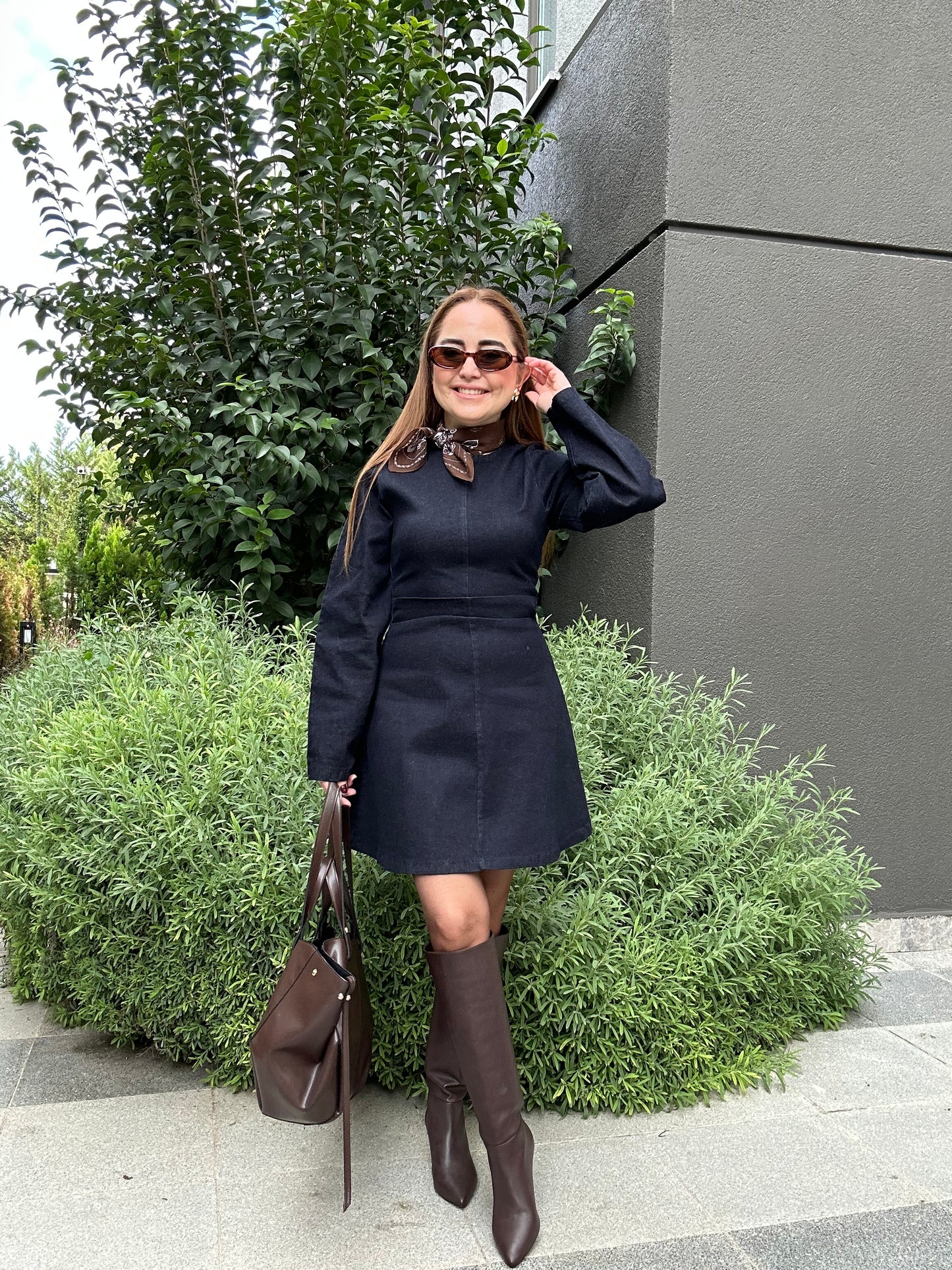 Drapeli denim elbise