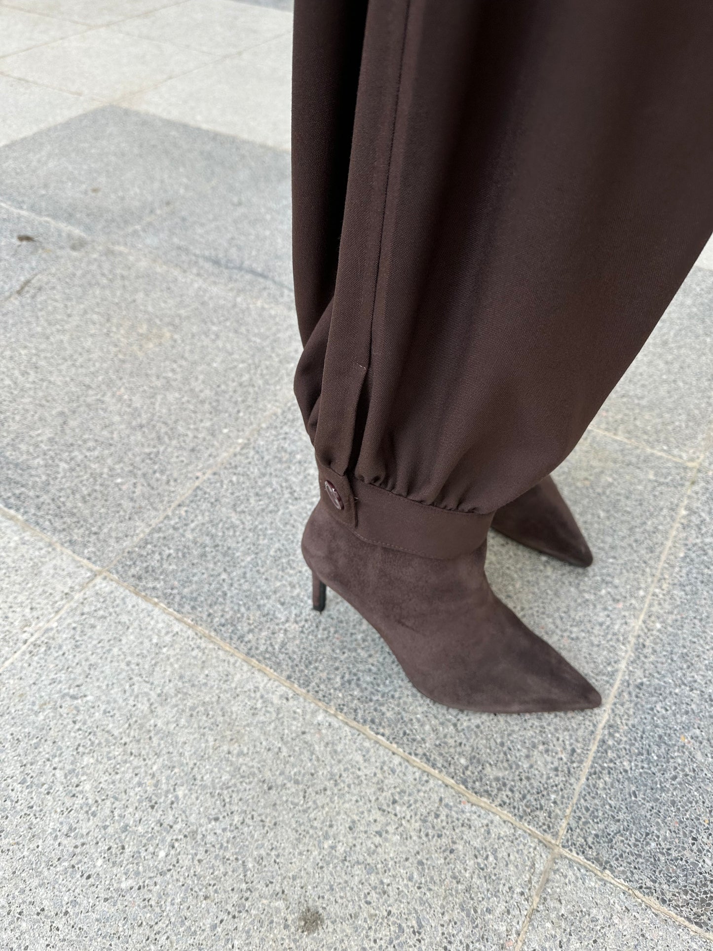 Bilekten düğmeli pantolon