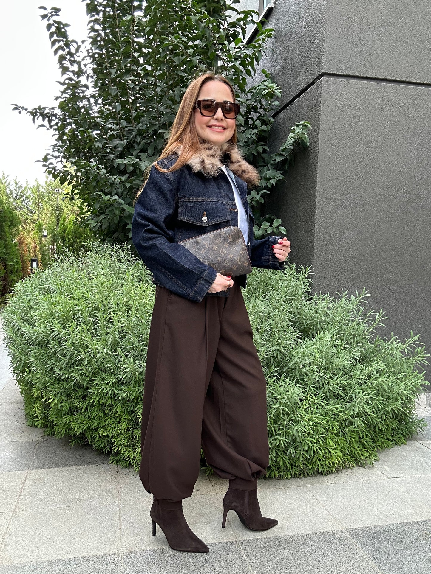 Bilekten düğmeli pantolon