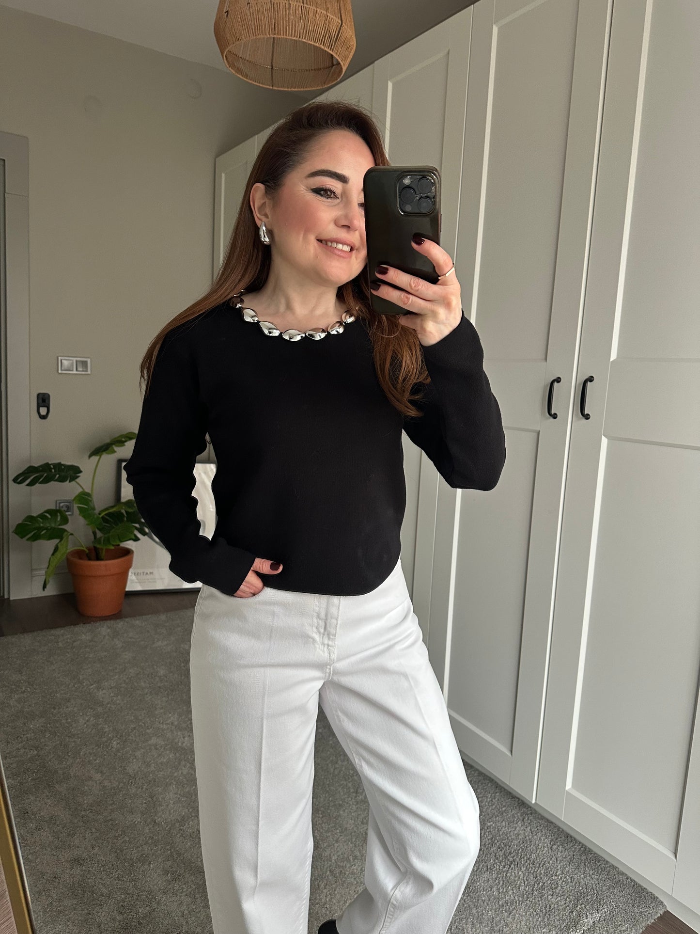 Kolye detaylı triko ( Asimetrik etek ucu )