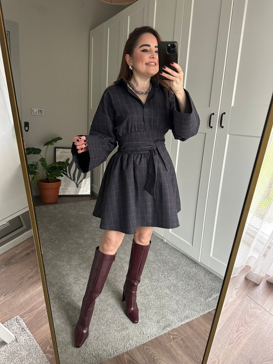 Korseli ekose elbise